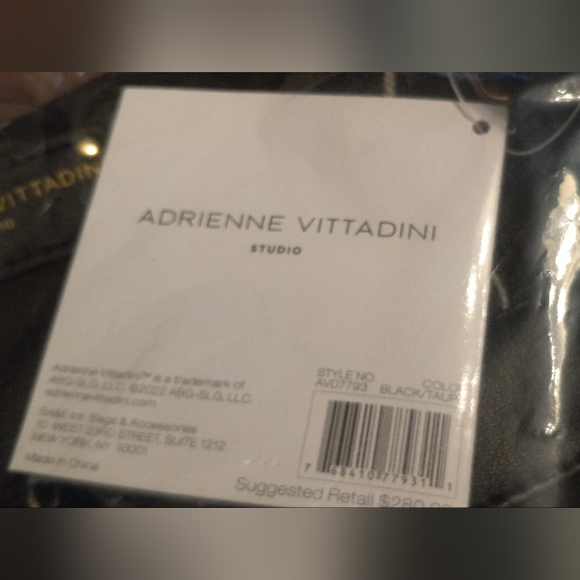 Adrienne Vittadini canvas weekender - Picture 4 of 4